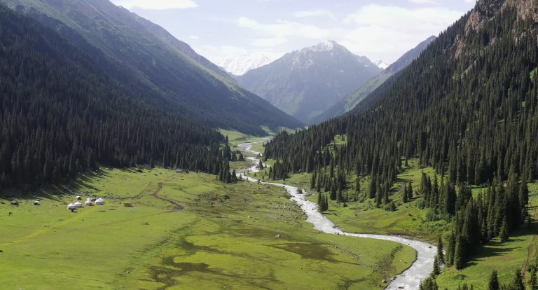 Altyn Arashan valley